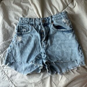 Only worn a few times but they don’t fit me anymore. Runs just a little small.